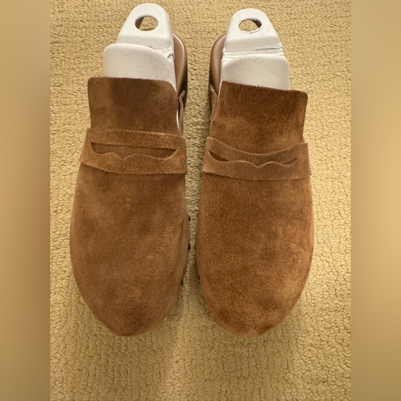 Designed Shoes - NWT DESIGNED made in Italy suede wood brown clogs